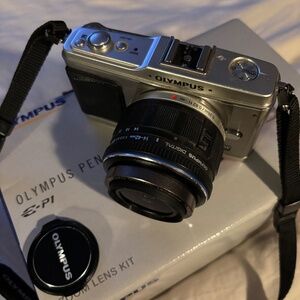 Olympus Pen E-P1 Digital Camera with Carrying Case, Box & Paperwork